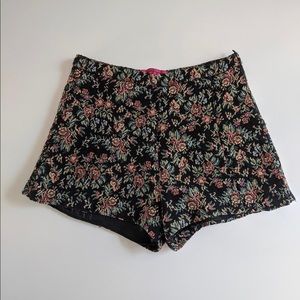 High Waisted Patterned Shorts Size 4